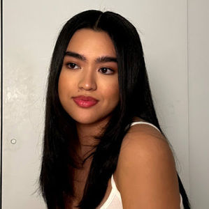 Meet your Posher, Caitlin